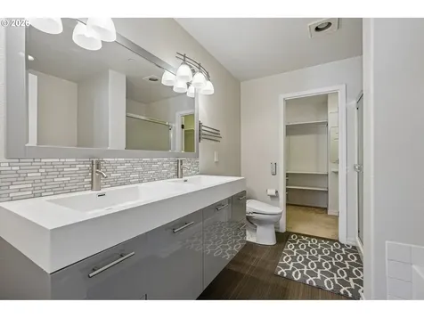 5700 NE 82nd Avenue Vancouver WA 98662