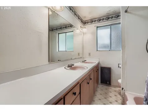 841 Washington Street Woodland WA 98674