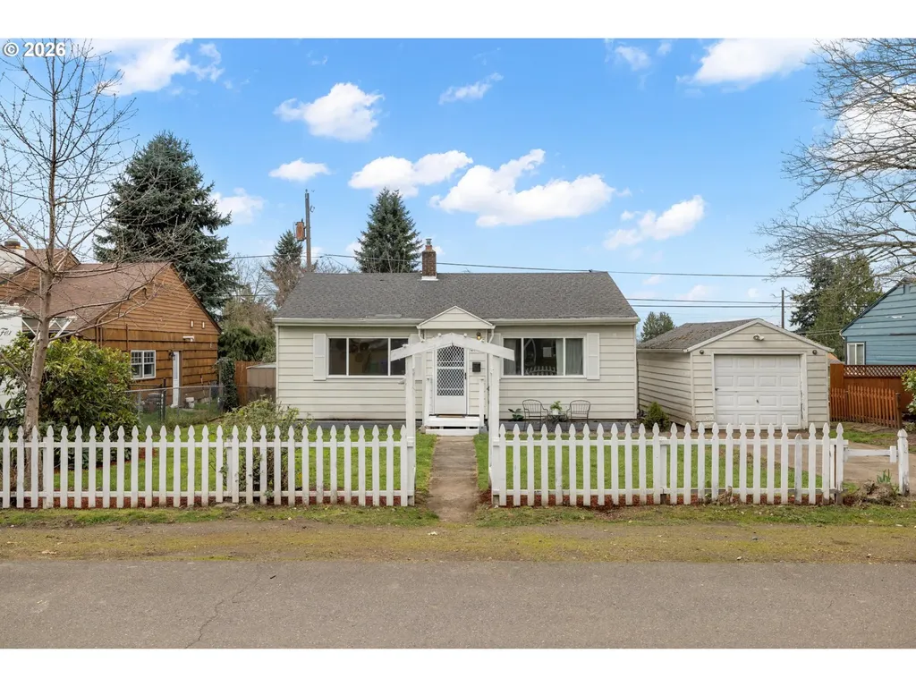 8425 NE Humboldt Street Portland OR 97220