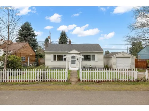 8425 NE Humboldt Street Portland OR 97220