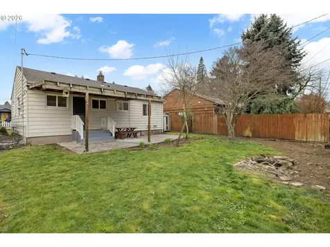 8425 NE Humboldt Street Portland OR 97220