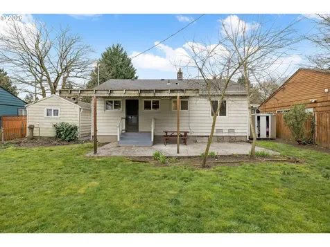 8425 NE Humboldt Street Portland OR 97220