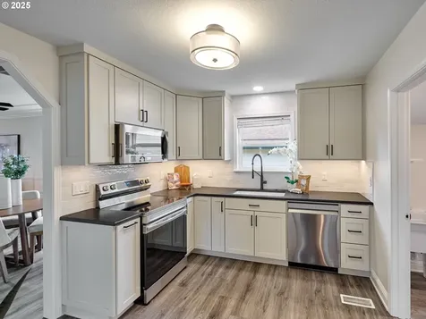 1006 Well Street Silverton OR 97381