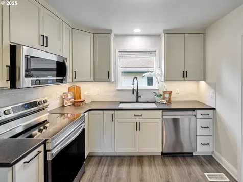 1006 Well Street Silverton OR 97381