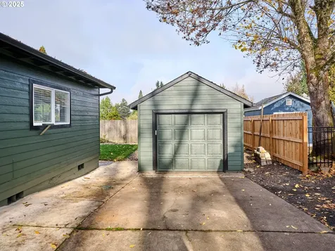 1006 Well Street Silverton OR 97381