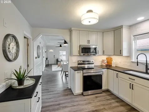 1006 Well Street Silverton OR 97381