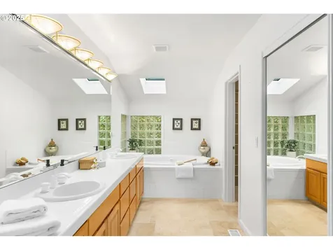 15104 SW Garnet Court Beaverton OR 97007