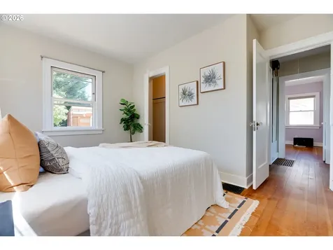 405 SE 85th Avenue Portland OR 97216