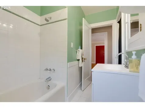 405 SE 85th Avenue Portland OR 97216