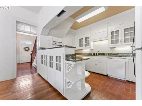 812 E 2nd Street Coquille OR 97423
