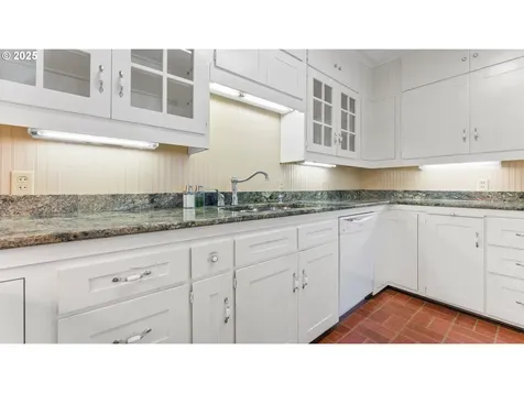 812 E 2nd Street Coquille OR 97423