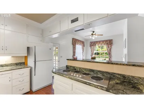 812 E 2nd Street Coquille OR 97423