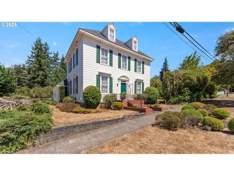 812 E 2nd Street Coquille OR 97423