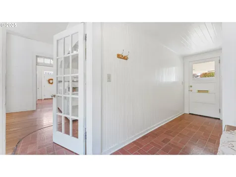 812 E 2nd Street Coquille OR 97423