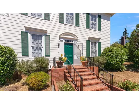 812 E 2nd Street Coquille OR 97423