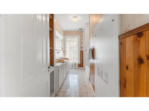 812 E 2nd Street Coquille OR 97423
