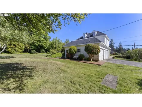 812 E 2nd Street Coquille OR 97423