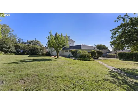 812 E 2nd Street Coquille OR 97423