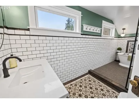 538 Mcclure Avenue Astoria OR 97103