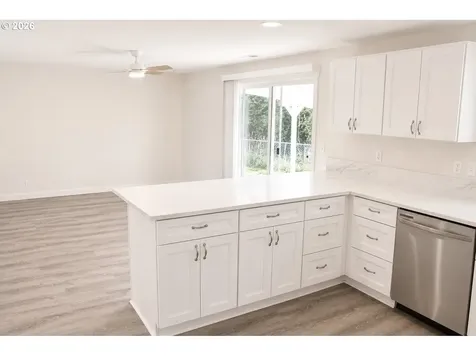 4942 NE Oak Park Drive Salem OR 97305