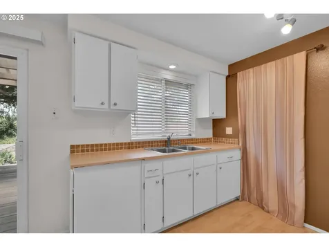 4297 Dove Lane Eugene OR 97402