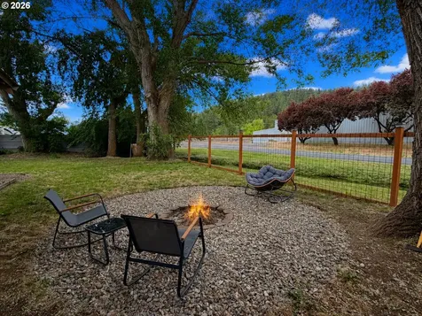102 Lake Avenue La Grande OR 97850