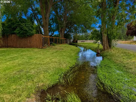 102 Lake Avenue La Grande OR 97850