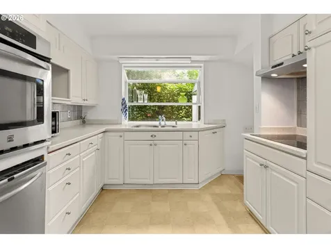 7575 SW Greenwood Drive Portland OR 97223