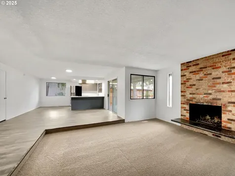 190 SE 32nd Avenue Hillsboro OR 97123