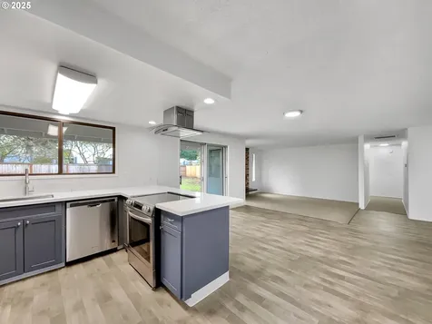 190 SE 32nd Avenue Hillsboro OR 97123