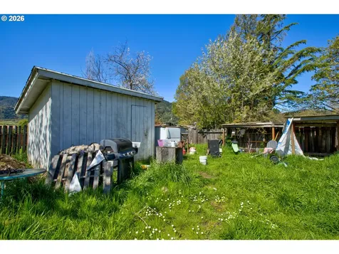 210 Adams Street Myrtle Creek OR 97457