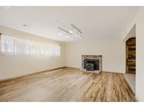 7025 SW Hoodview Place Beaverton OR 97008