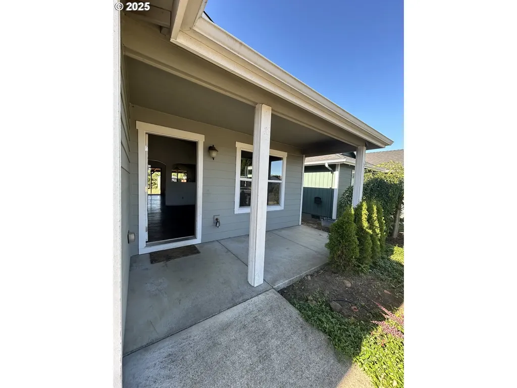 1633 SE Jonathan Avenue Dallas OR 97338