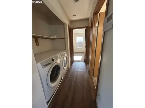 1633 SE Jonathan Avenue Dallas OR 97338