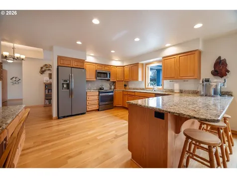 1115 Skookum Drive Silverton OR 97381