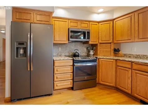 1115 Skookum Drive Silverton OR 97381