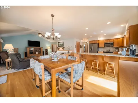 1115 Skookum Drive Silverton OR 97381
