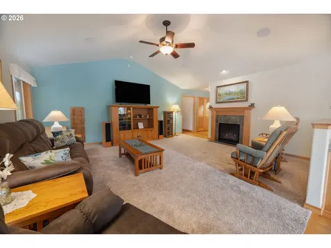 1115 Skookum Drive Silverton OR 97381