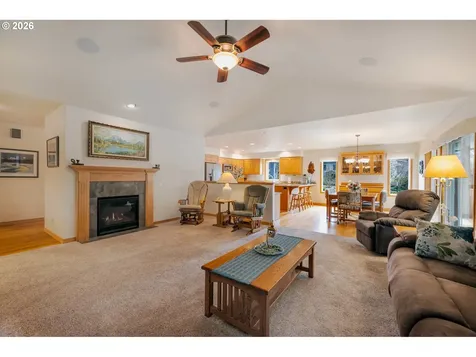 1115 Skookum Drive Silverton OR 97381