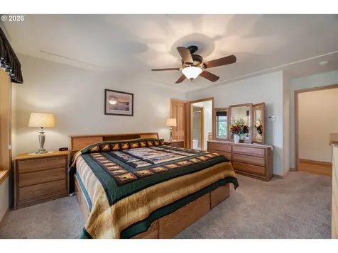 1115 Skookum Drive Silverton OR 97381
