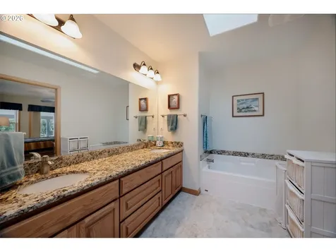1115 Skookum Drive Silverton OR 97381