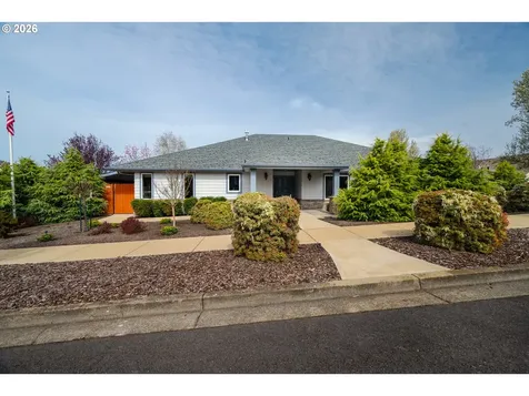 1115 Skookum Drive Silverton OR 97381