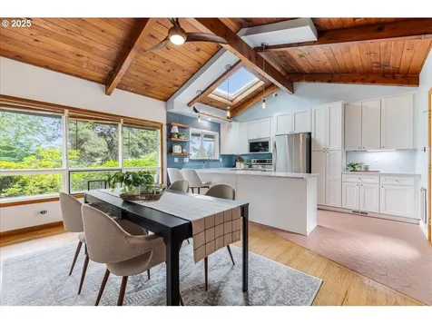11805 SW Belvidere Place Portland OR 97225