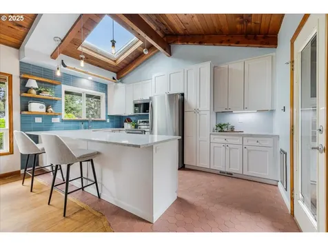 11805 SW Belvidere Place Portland OR 97225