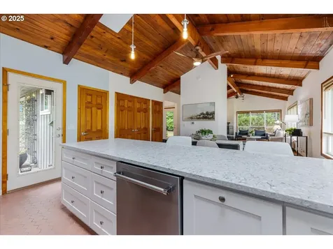 11805 SW Belvidere Place Portland OR 97225