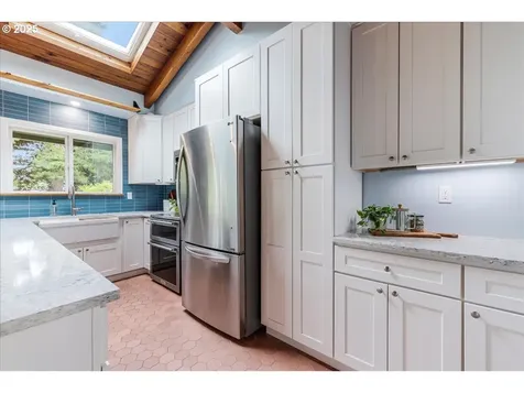11805 SW Belvidere Place Portland OR 97225