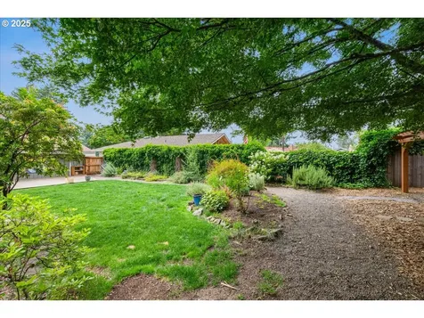 11805 SW Belvidere Place Portland OR 97225