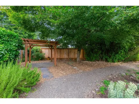 11805 SW Belvidere Place Portland OR 97225