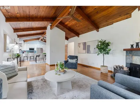11805 SW Belvidere Place Portland OR 97225