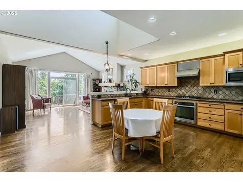 15602 NW Graf Street Portland OR 97229